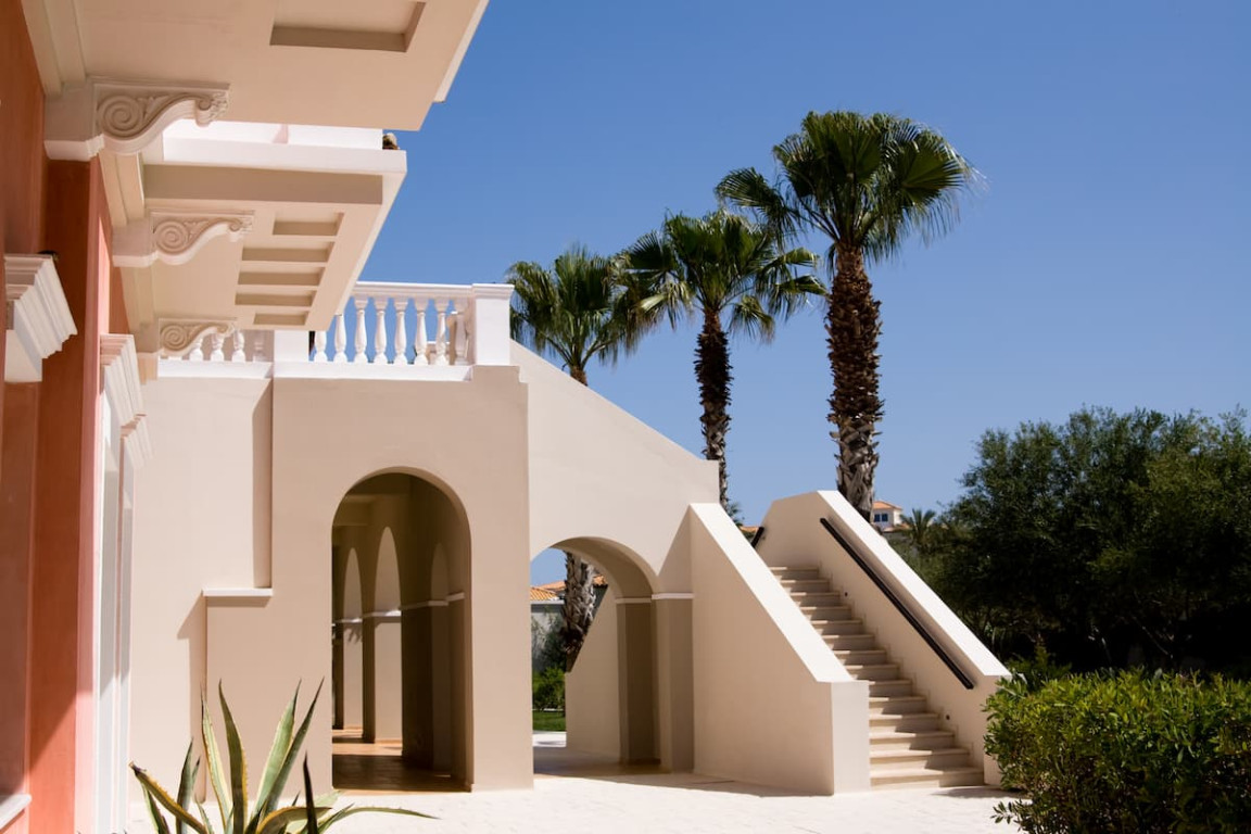 rumah gaya mediterania