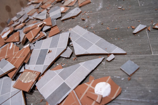 causes of exploding floor tiles